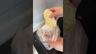 面条脑袋一定试试这个西红柿青椒鸡蛋拌面！#面条的神仙吃法 #拌面#青椒鸡蛋打卤面 #面条脑袋