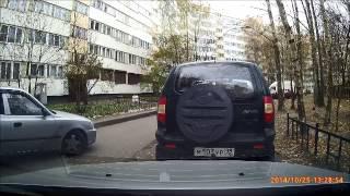 Задел зеркало и уехал