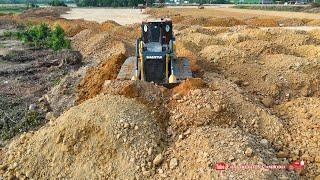 High-Powered Shantui Bulldozer Pushing Soil, Speedy Land Leveling, Cutting Edge Bulldozer Technology