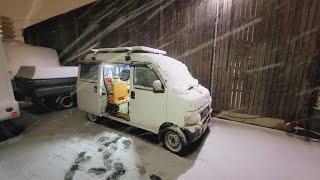 千葉で積雪10cm!?首都機能が麻痺する猛吹雪の夜に蕎麦屋の駐車場で一夜を過ごす緊急避難の雪中車中泊