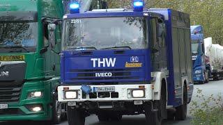 [Unfall + Feuer auf Betriebsgelände] Einsatzfahrten Feuerwehr und THW