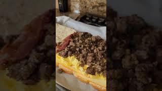 How to make breakfast Hawaiian rolls recipe sausage, bacon cheese, eggs srirach maple sauce @trevor