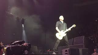 Foo Fighters ~ Blitzkrieg Bop (Pat Smear ~ Guitar solo) ~ Cincinnati, OH. ~ 10.20.17