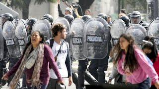 Dura represión policial en la manifestación en Buenos Aires contra las medidas de Javier Milei