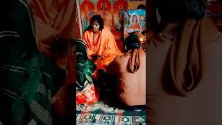 मेरा बाबा गोरखनाथ  जिसके धर दे सिर पे हाथ  कर दे बारे के न्यारे धूने पे बैठ के
