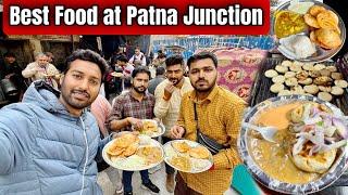 Exploring Best Food at Patna Railway Station with @VSMONU