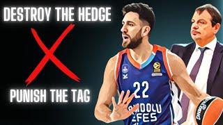 Anadolu Efes' short roll action shreds the hedge out defense