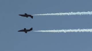 Exhibición aérea Patrulla Águila y Acrobática Paracaidista 16