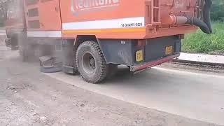 Effective sweeping in heavy dust conditions by CLEANLAND VS-Shakti-6000