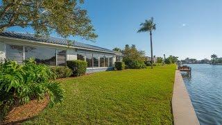 Sunny Waterfront Home in Longboat Key, Florida