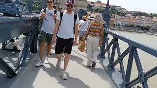 Walk Tour on Chain Bridge