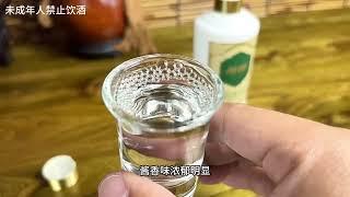 喜欢小酒版的不要错过这款酱香白酒，适合摆柜的荷花小酒