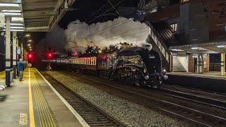 60007 Sir Nigel Gresley Speeds Through Doncaster at Night!