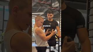 Andy Andrici || Tânărul Fenomen din Fitnessul Românesc! (@AndyAndrici )