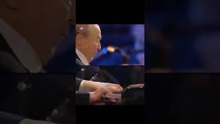 프레데릭 쇼팽(Frédéric Chopin) 낭만주의 시대의 화려한 피아노 독주곡