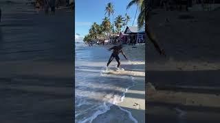 ДОМИНИКАНА ВЕСЕЛЫЙ КУВЫРКАЧ на ПЛЯЖЕ БАВАРО в ПУНТА КАНА.