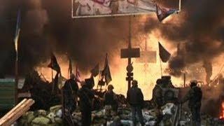 Ukraine protests: Thousands clash with police