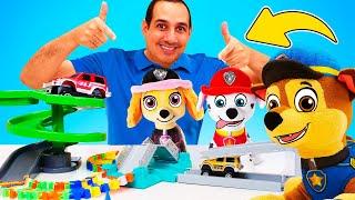 ¡La CARRERA EXTREMA de coches con los Paw Patrol! Juegos de coches con la Patrulla Canina