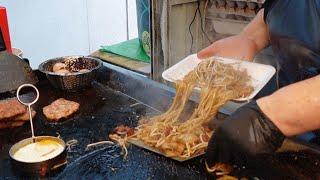 Yakisoba, Japanese stir fry noodles Master cooking skill in Noryangjin, Seoul