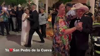 Boda de Doña Beba y Don Pancho: Favian Lameda bailando su corrido con Doña Beba