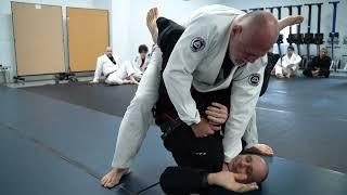 Mauricio’s Tips on How to Stand Up in Your Opponent’s Guard