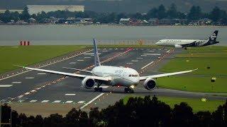 United Boeing 787-9 Dreamliner HEAD-ON VIEW Landing at Sydney Airport!