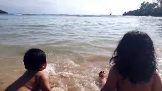 Luna & Hin saat pertama kali ke Pantai