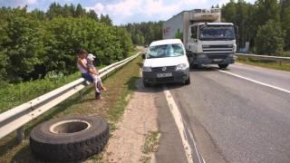 Колесо на встречке. У водителя стальная выдержка!