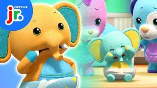 Caring for the Littlest Roo!  Wonderoos | Netflix Jr