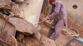 "Big Rock Crusher Machine: A Giant in Action"Big Rock Crushing: A Powerful Process"#stonecrusher