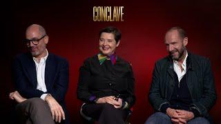 Ralph Fiennes and Isabella Rossellini on the Subtle Comedy in Their Vatican-Set Thriller 'Conclave'