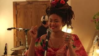 Valerie June - "Pink Moon" (Nick Drake)