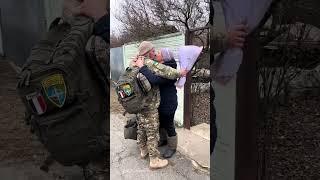 Ukrainian soldier returns home and visits his mother