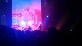 Queens Of The Stone Age - Turnin On The Screw (Cirkus 2013)