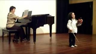 Gabriela Ferreira (4 anos) | Violino | Academia de Música de Barcelos