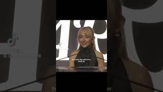 Sabrina Carpenter Peace Sign #sabrinacarpenter #funny #relatable #peacesign #shorts #artist