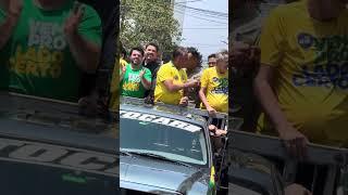 Mulher leva lanche para Bolsonaro na hora da carreata veja o que ele fez