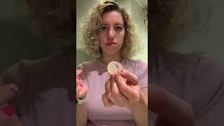 Как вставить менструальную чашу внутрь?