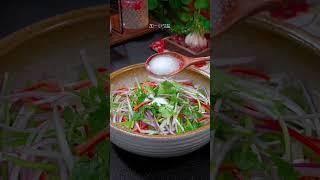 没胃口的时候，这个老北京爱吃的老虎菜，朋友们一定要试试，清脆爽口，特别开胃 学会快去试试吧