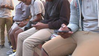 Cleveland Metropolitan School District to ban students from using cell phones in school