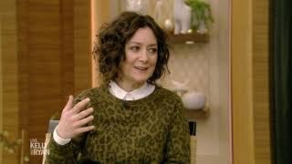 Sara Gilbert on Reuniting with Johnny Galecki on "The Conners"