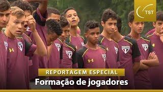 Como os jogadores de base conciliam treino e vida pessoal?