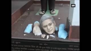 Caught on camera - Miscreants vandalize BSP founder Kanshi Ram's statue