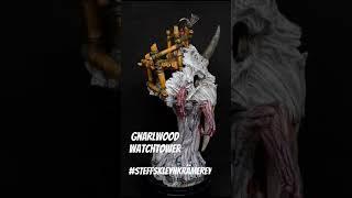 Steff hat den Gnarlwood Watchtower bemalt. Ist er nicht imposant?