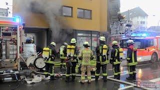 [AUSGEDEHNTER TIEFGARAGENBRAND IN DÜSSELDORF] - Sehr starke Rauchentwicklung ~ Großeinsatz -