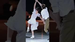 Mesmerizing Couple Skating Dance | Romantic Ice Skating Performance ️ #danceperformance @afoostudio