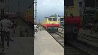 Classic Icf Rajdhani Livery Wap4 Arriving With Vibhuti Express #rajdhani #livery #wap4 #arrival