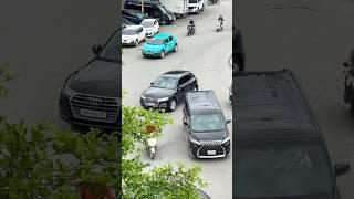 Phần 498: Vòng xuyến xe sang sáng nay có nhiều xe, lần đầu thấy Bentley nhà bầu Hiển đi qua view này