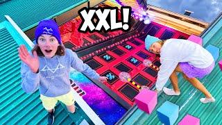 Wir bauen den HÄRTESTEN TRAMPOLIN PARKOUR! (Start vom CABRIO DACH!)