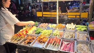 Food Walk Through the “REAL” Saigon - Street Food Walktour | Ho Chi Minh City Vietnam